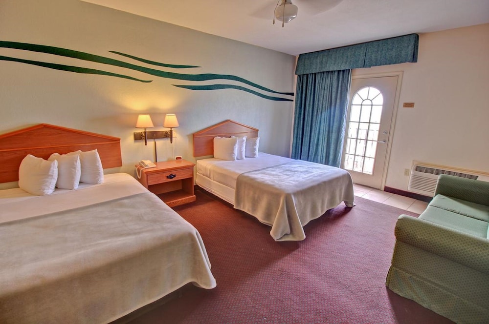 Standard Room, 2 Queen Beds, Accessible photo 1