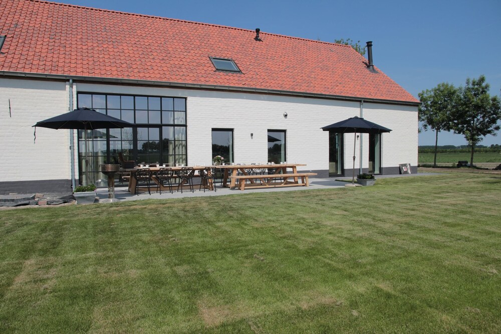 Villa photo 1