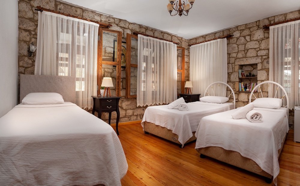 Deluxe Triple Room, 3 Twin Beds photo 1