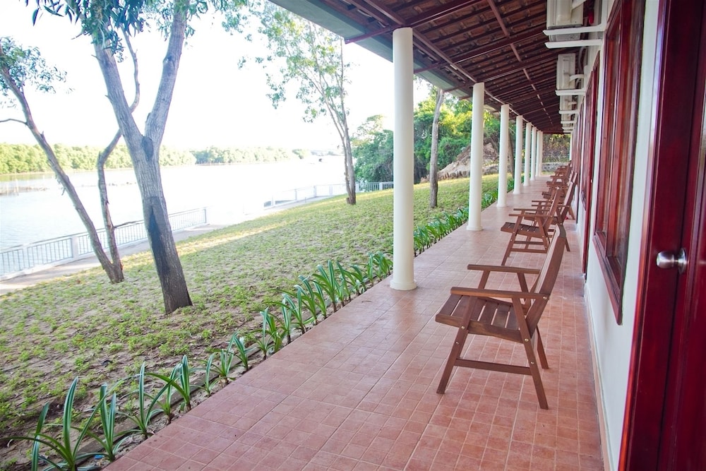 Deluxe River Front photo 2
