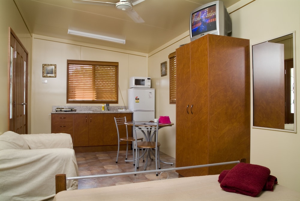 Basic Room, Non Smoking, Shared Bathroom (BUDGET BUSTING DEAL) photo 3