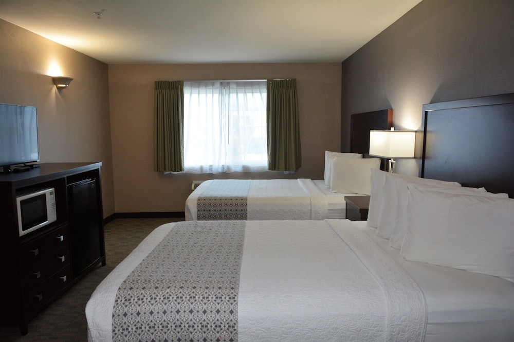 Standard Room, 2 Queen Beds - Photo 3