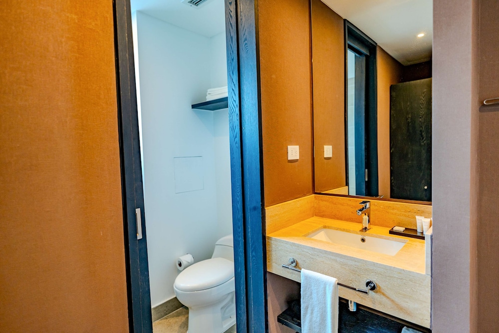 Business Room, 1 Queen Bed, Accessible - Photo 17