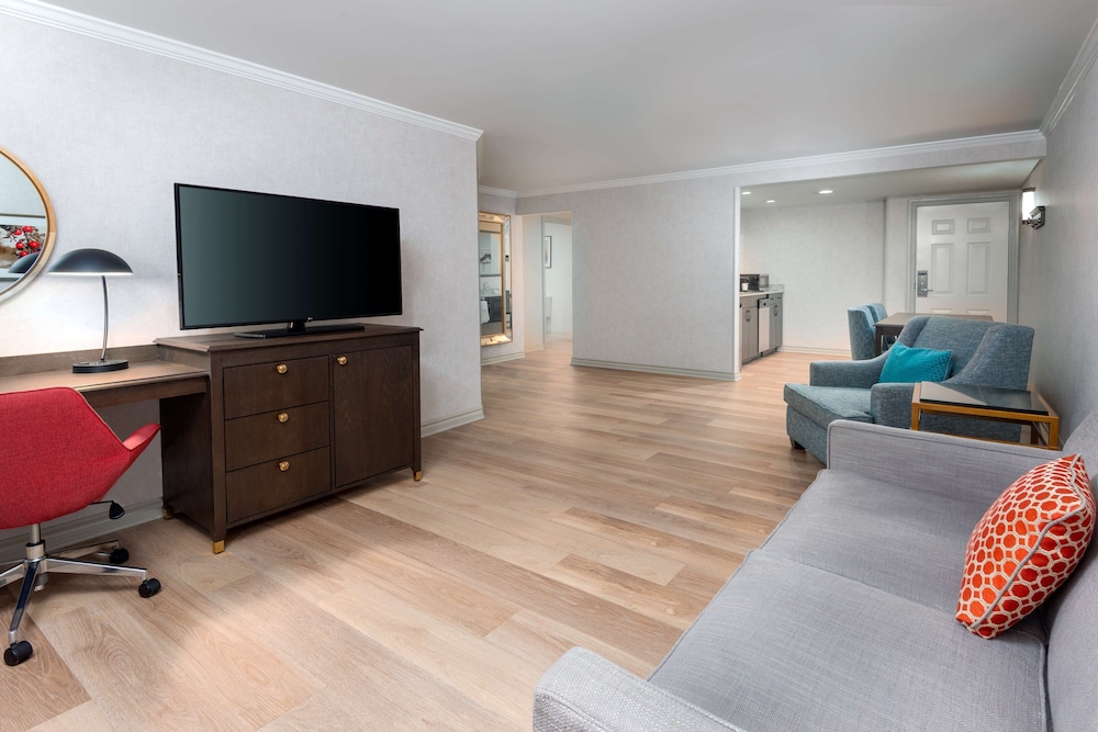 Suite (2 Queen Beds & 1 Sofa Bed) - Photo 3