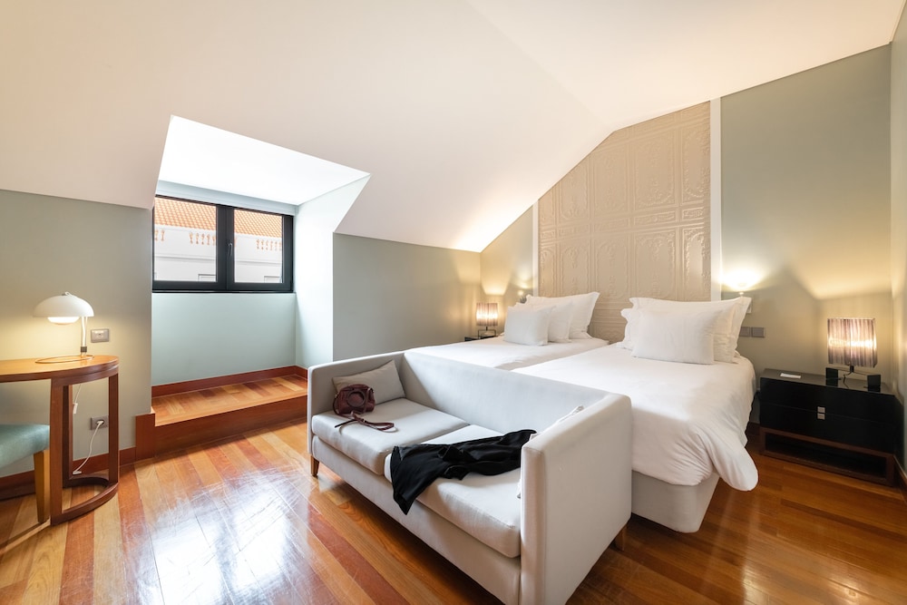 Deluxe Room (2+1 | King Size Bed) thumbnail 5