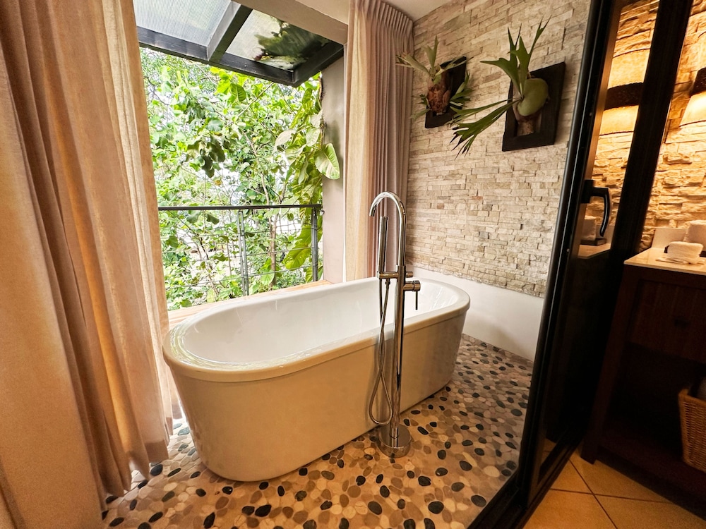 Ocean Front Suite Family - Photo 8