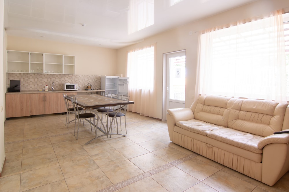 Business Townhome photo 1