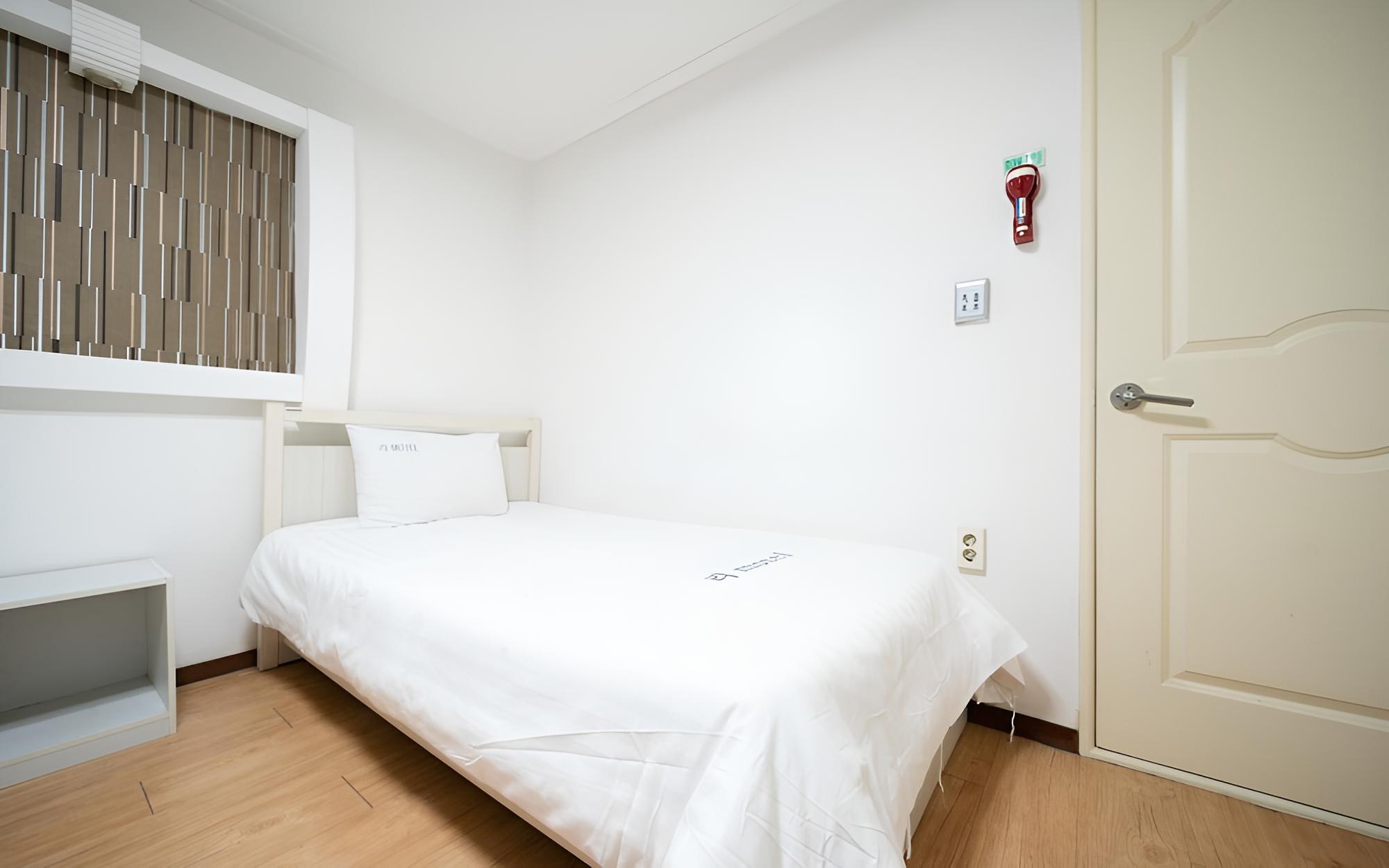 Room (Single Twin) photo 2