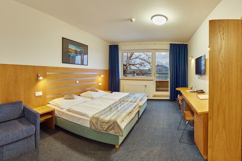 Double or Twin Room, Lake View (Extra bed)