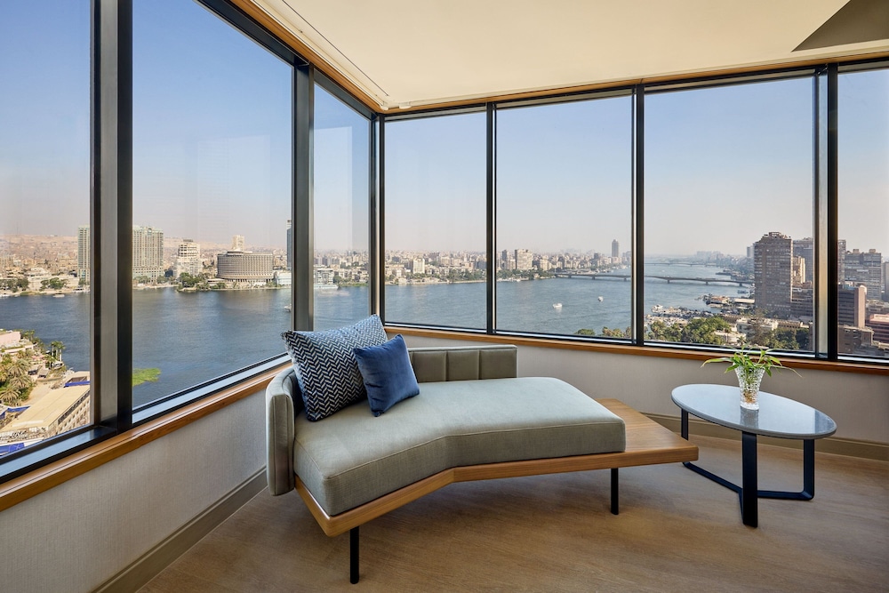 Panoramic Suite, 1 King Bed - Photo 7