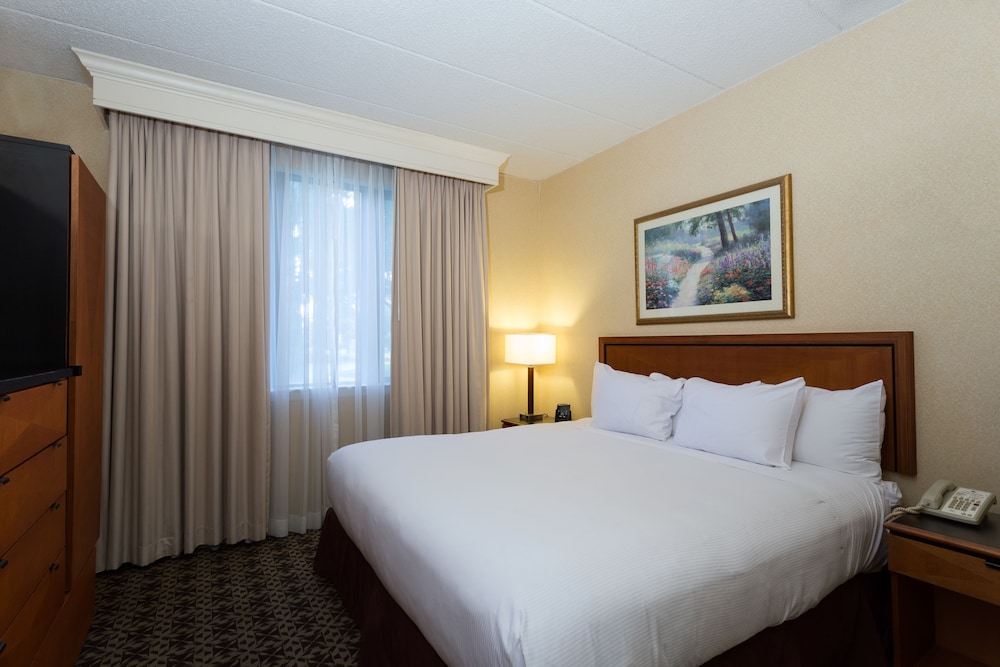 Suite, 1 King Bed, Courtyard Area - Photo 2