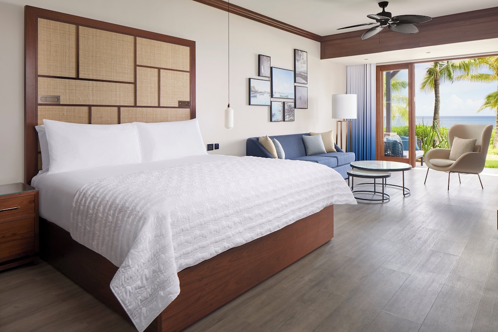 Family Suite, 1 King Bed with Sofa bed, Beachfront - Photo 7