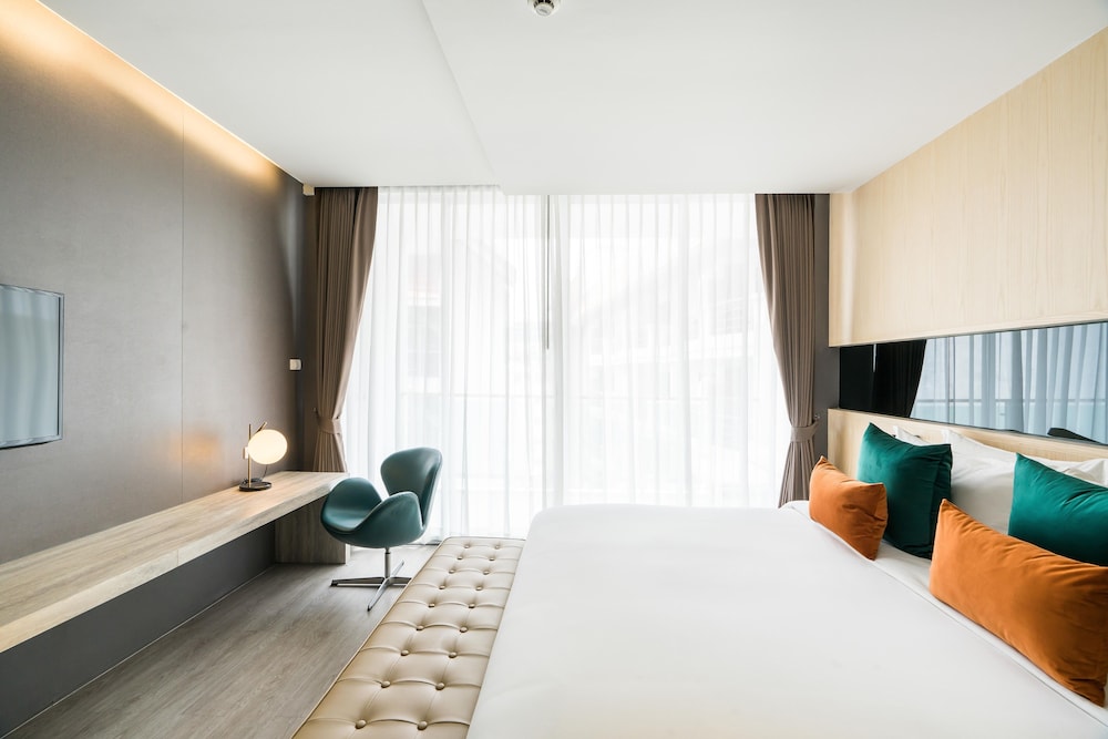 Deluxe Room - Photo 16