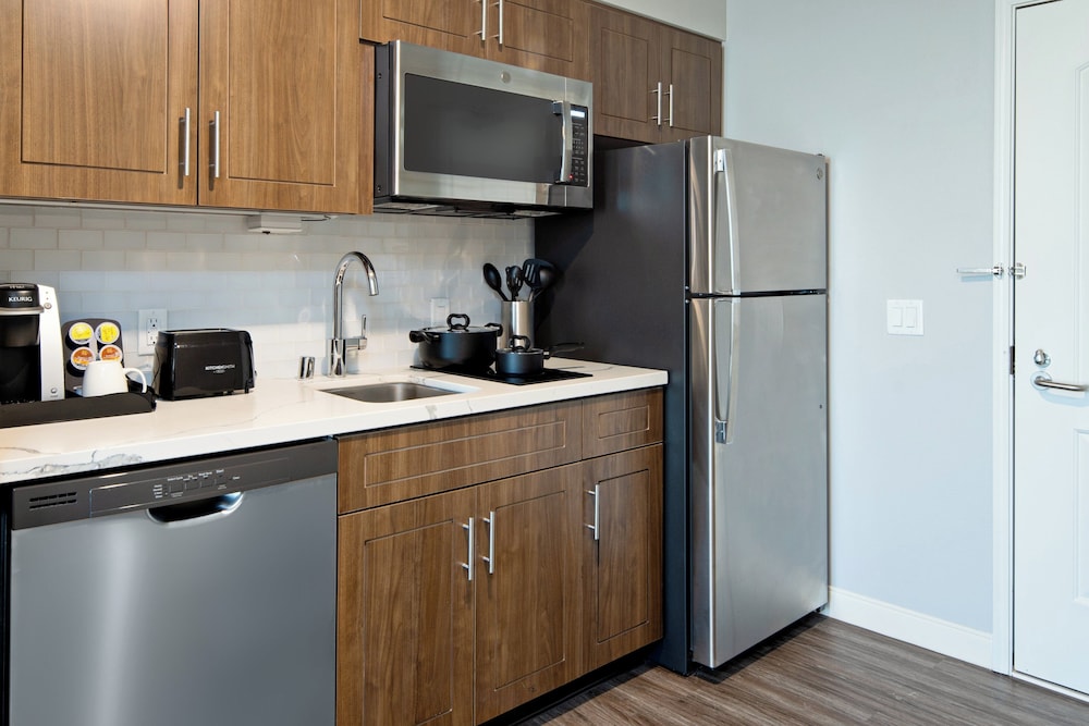 Studio Suite, 1 Queen Bed, Accessible Bathtub, Kitchen (Accessible Tub) - Photo 6