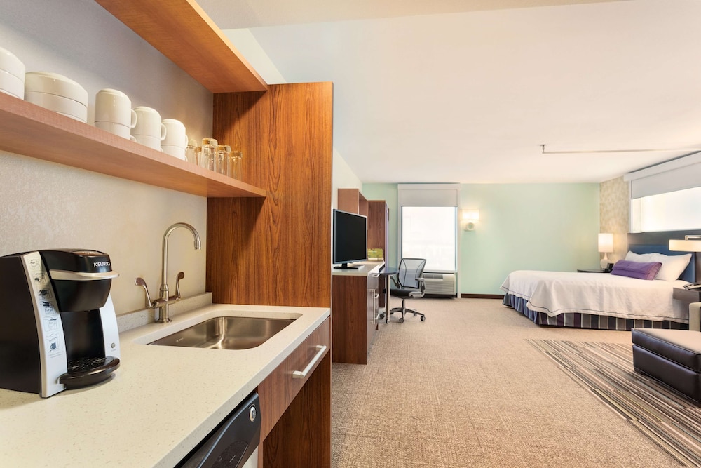 Studio, 1 Queen Bed, Accessible, Bathtub photo 1