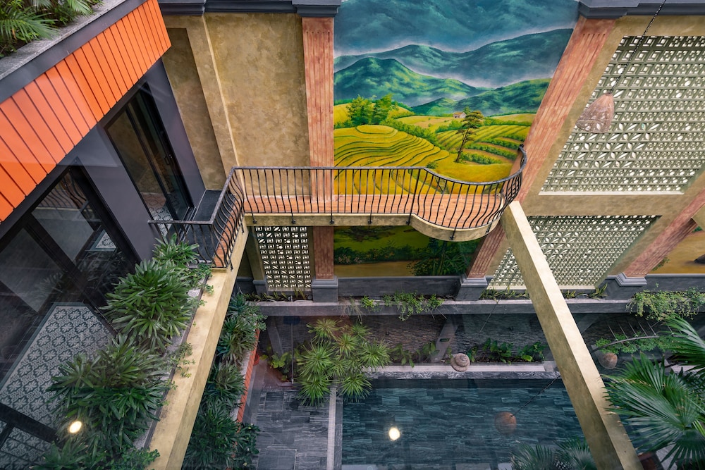 Deluxe Triple Room with Pool View - Photo 10