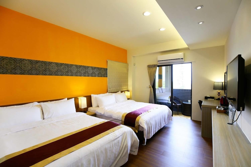 Standard Quadruple Room (202)
