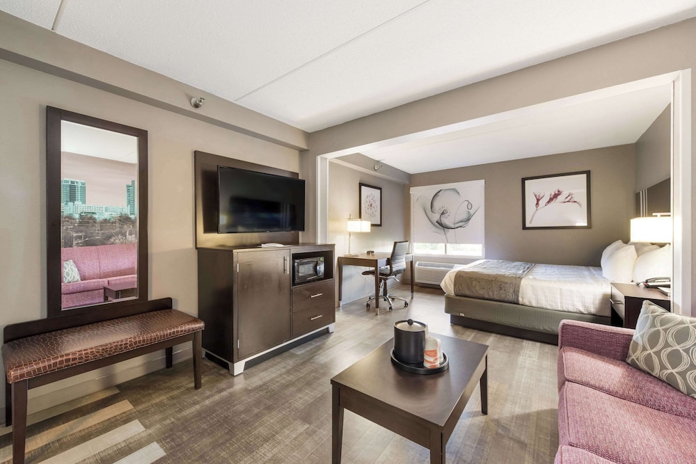 Suite, 1 King Bed, Non Smoking - Photo 2