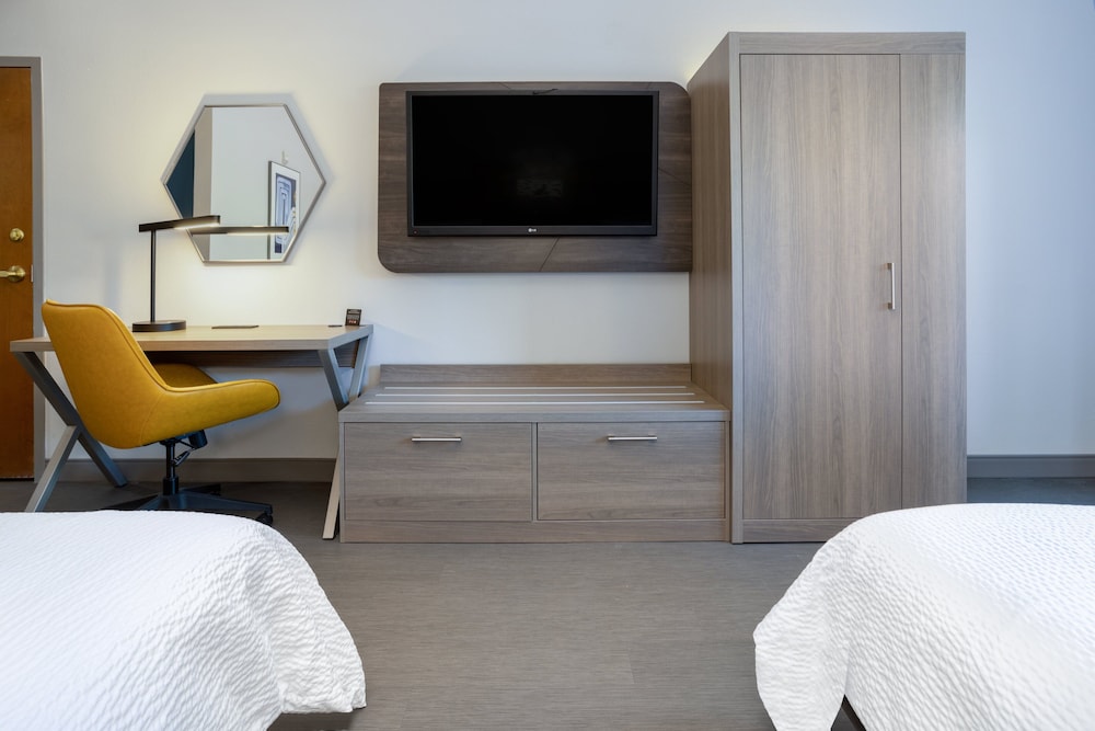 Standard Room, 2 Queen Beds, Accessible (Communication, Roll-In Shower) - Photo 1