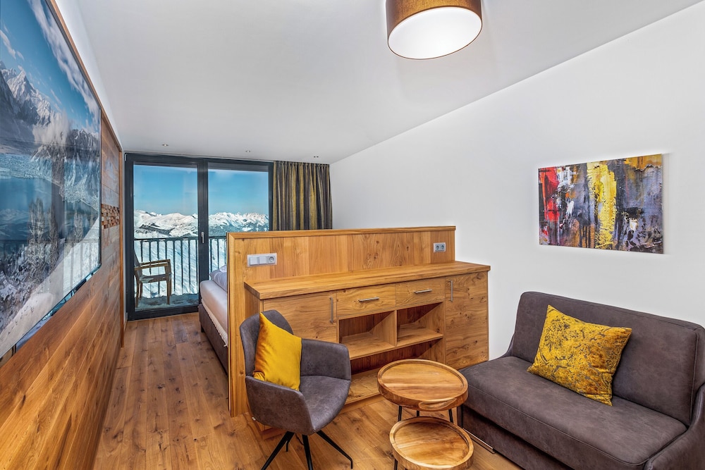 Classic Triple Room, Balcony photo 2