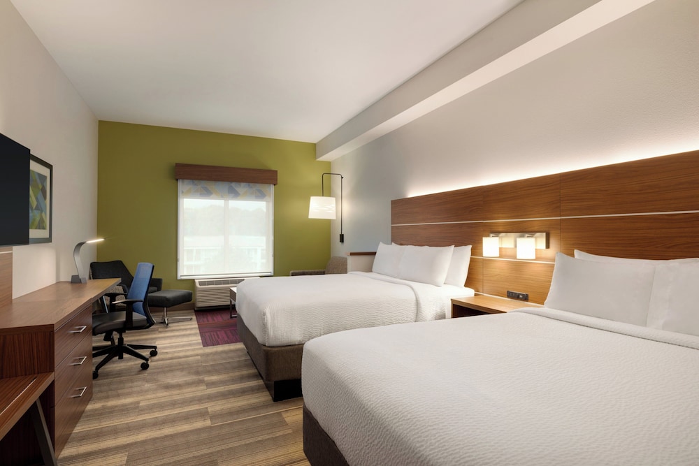 Standard Room, 2 Queen Beds, Hearing Accessible - Photo 3