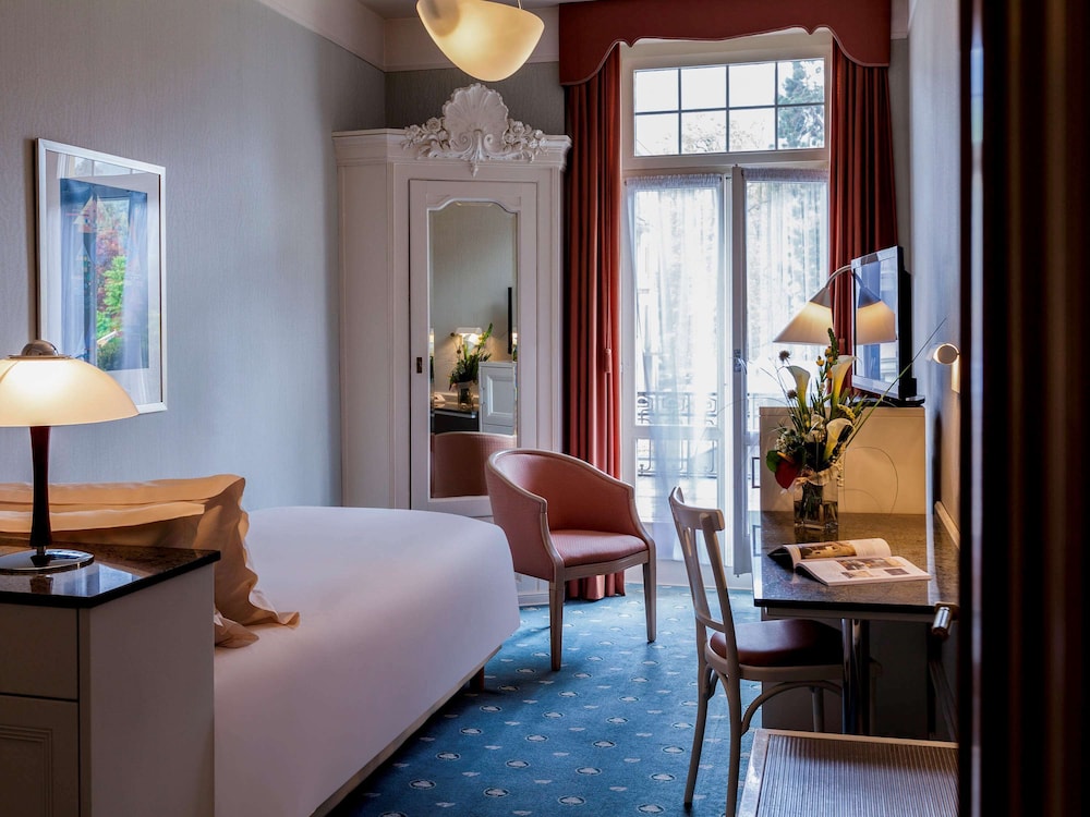 Historic, customized rooms in Baroque style with A/C, no balcony