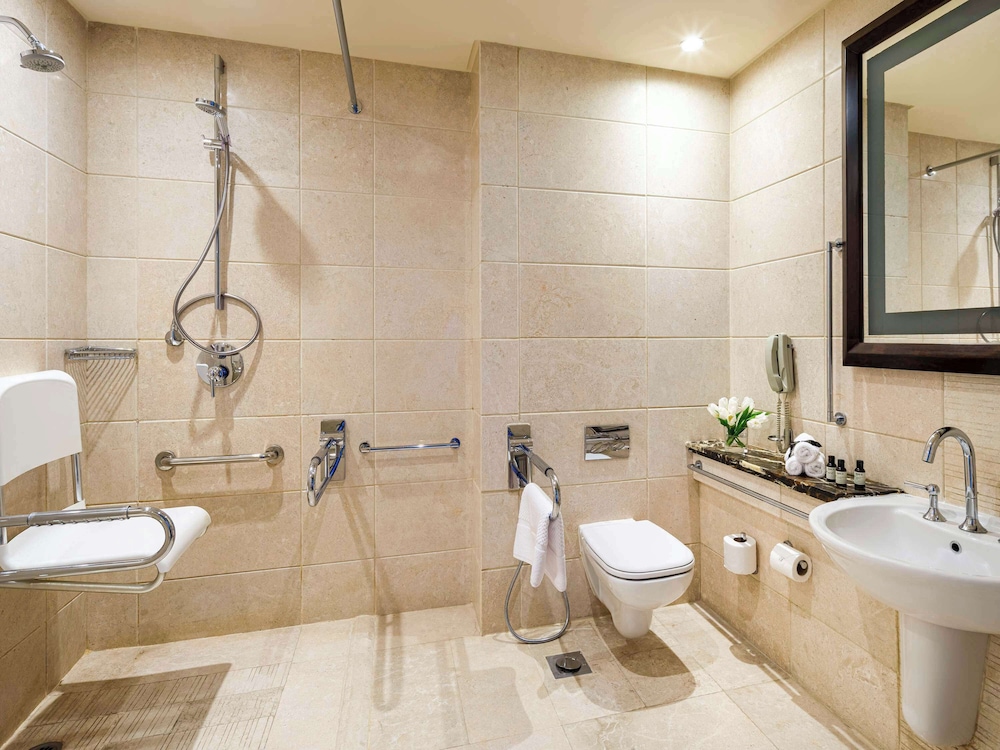 Fairmont, Twin Room, Accessible, City View - Photo 4