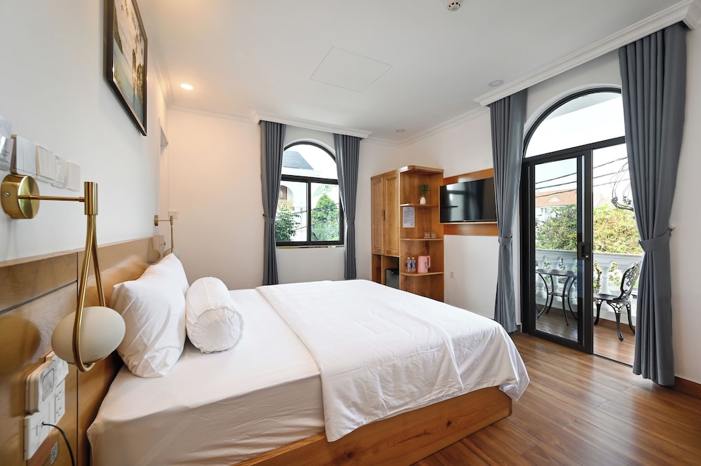 Deluxe Double Room, Balcony, Park View