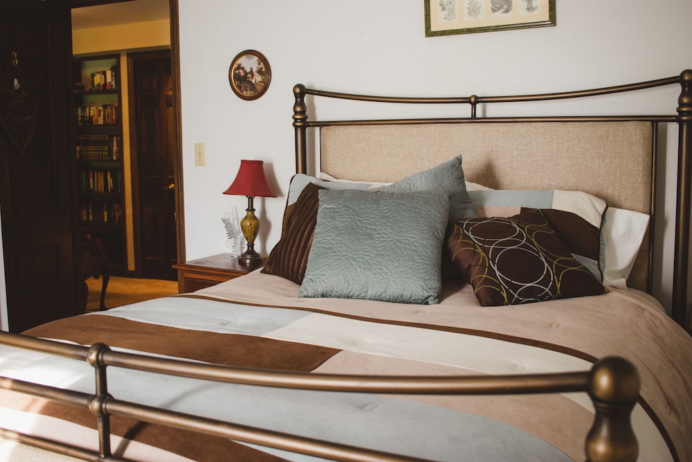 Deluxe Room, 1 Queen Bed, Garden View