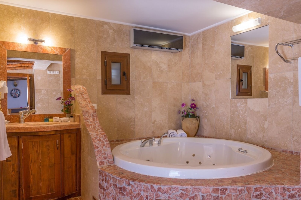 Deluxe Room, Jetted Tub, Sea View (Penthouse) photo 2