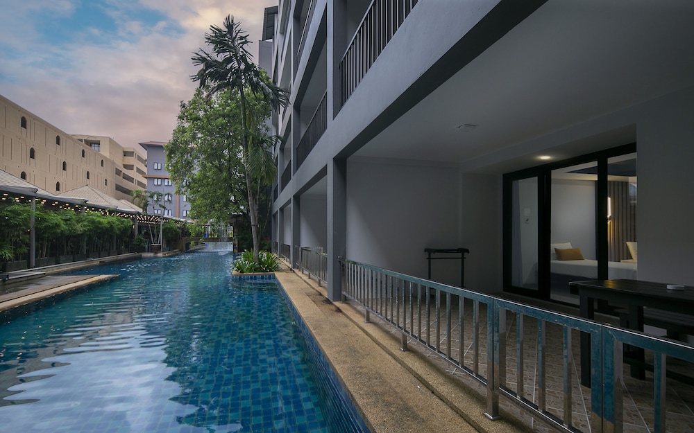 Deluxe Room, Pool Access - Photo 7