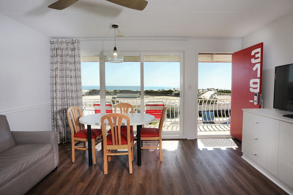 Premier Room (Ocean Front Beach Suite)