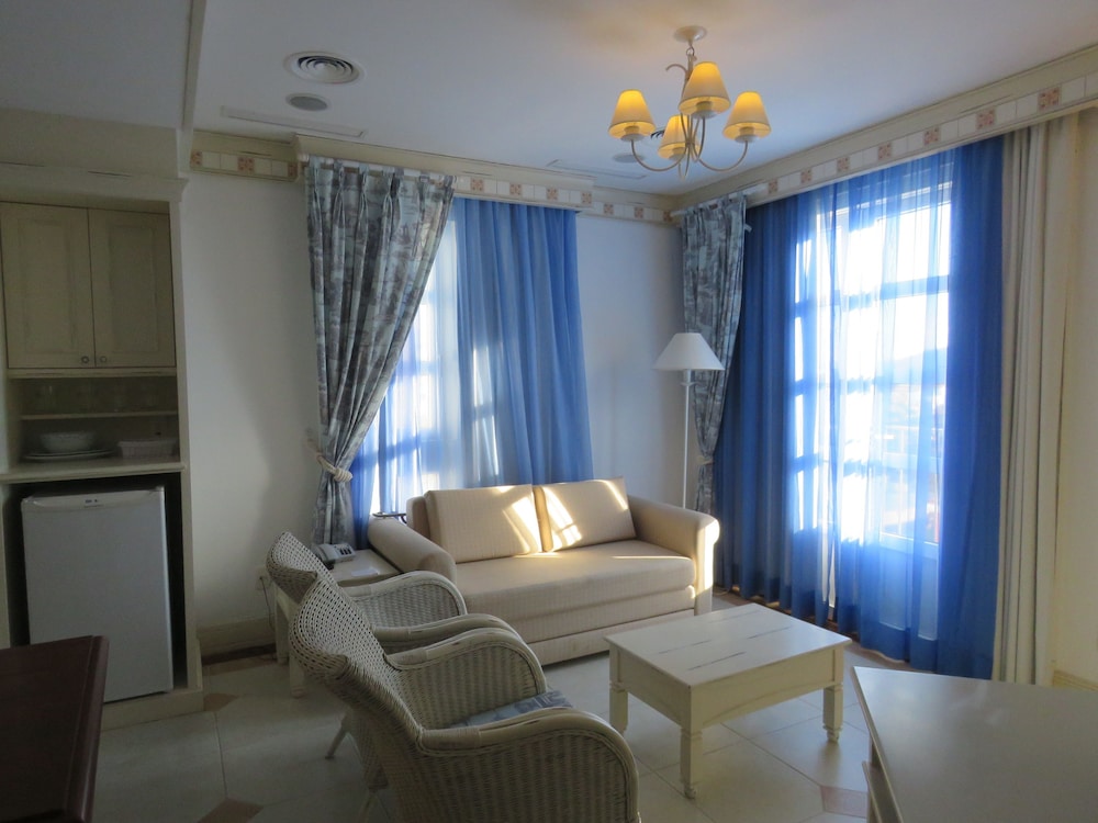 Superior Suite, City View photo 2