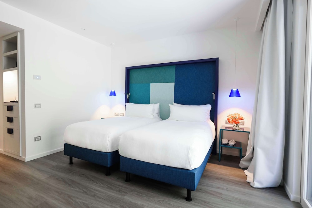 Superior Room, 2 Twin Beds, Non Smoking, Hill View