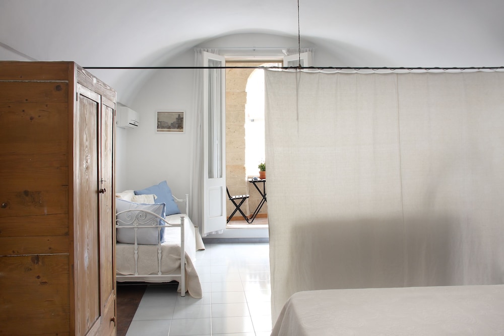 Exclusive Triple Room, Multiple Beds, Non Smoking, Courtyard View
