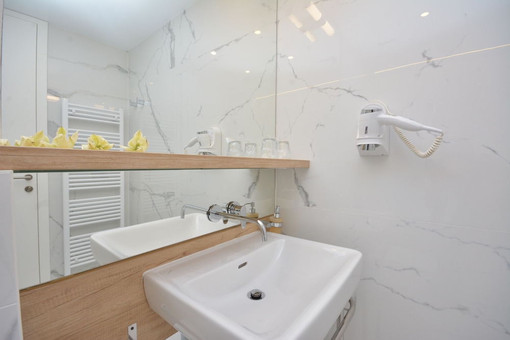 Comfort Quadruple Room, Balcony, Annex Building - Photo 4