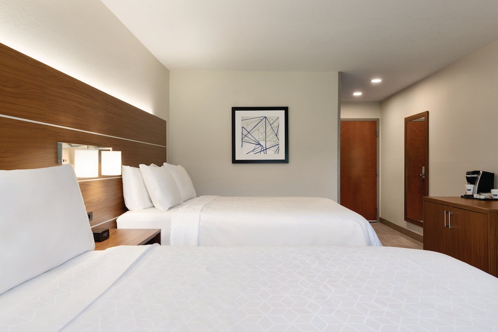Standard Room, 2 Queen Beds, Accessible (Communication, Accessible Tub) - Photo 2