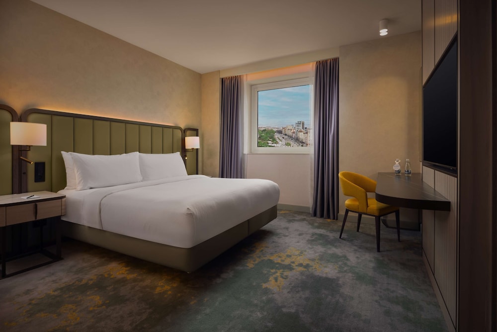Executive Suite, 1 King Bed with Sofa bed (Park)
