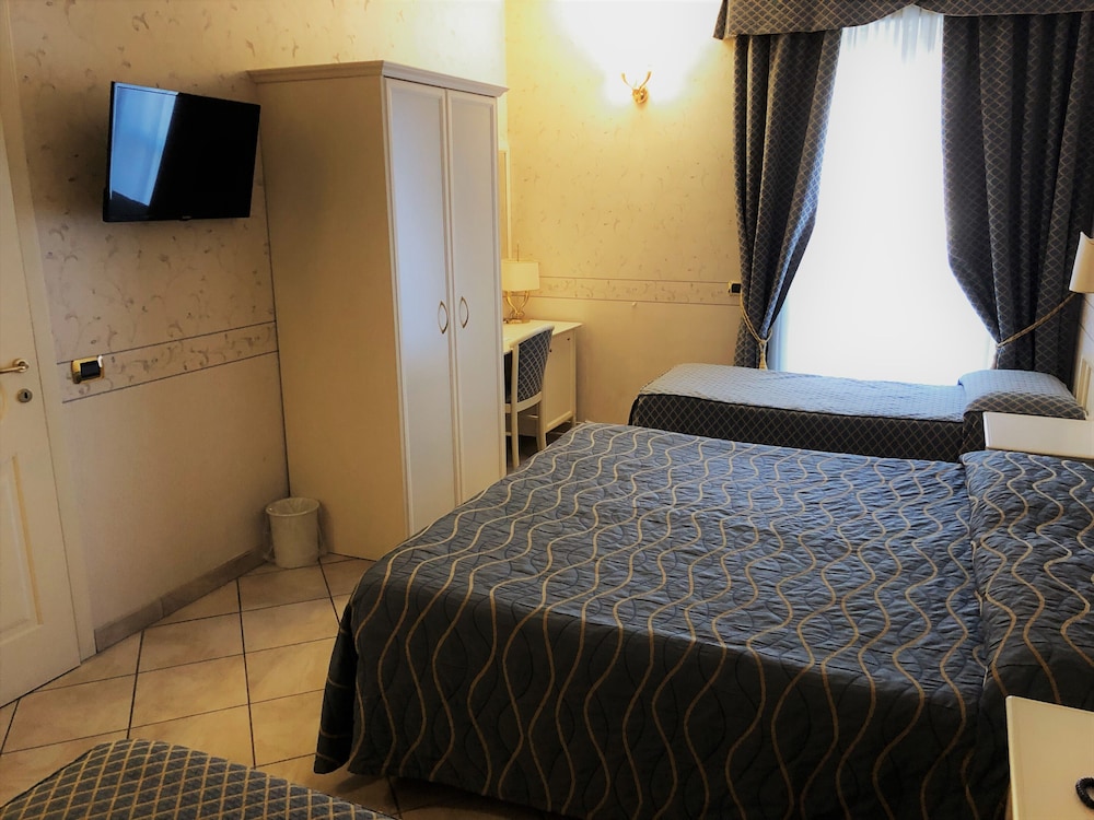 Triple Room - Photo 2