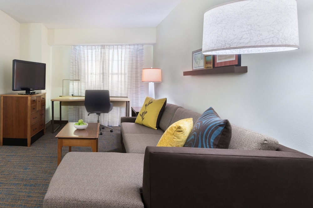 Suite, 1 Bedroom - Photo 2