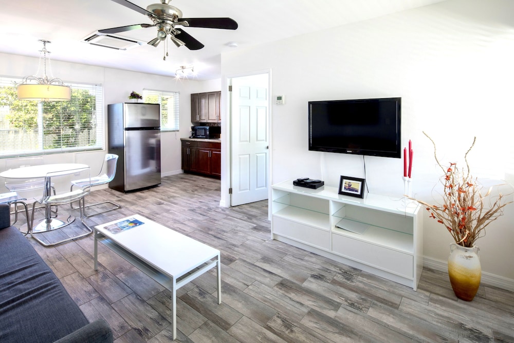 1 Bedroom Apartment Suite Bungalow photo 1