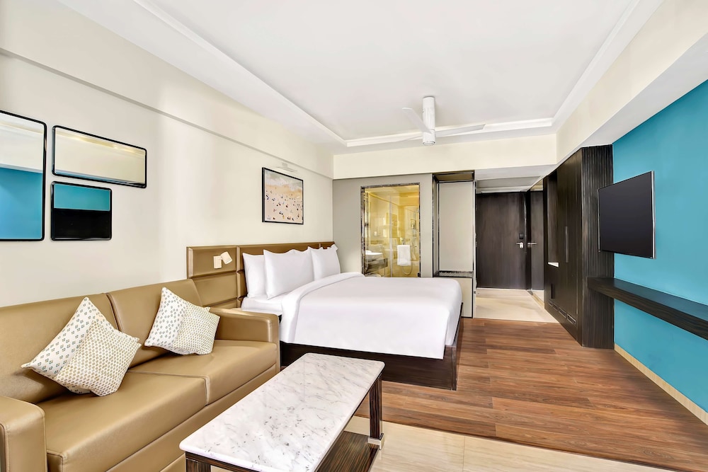 Premium Room, Balcony, Pool View - Photo 10