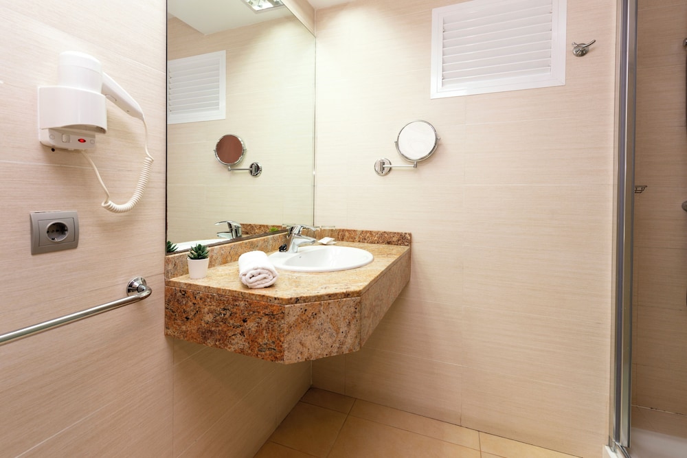 Deluxe Double Room, Balcony (Superior) - Photo 8