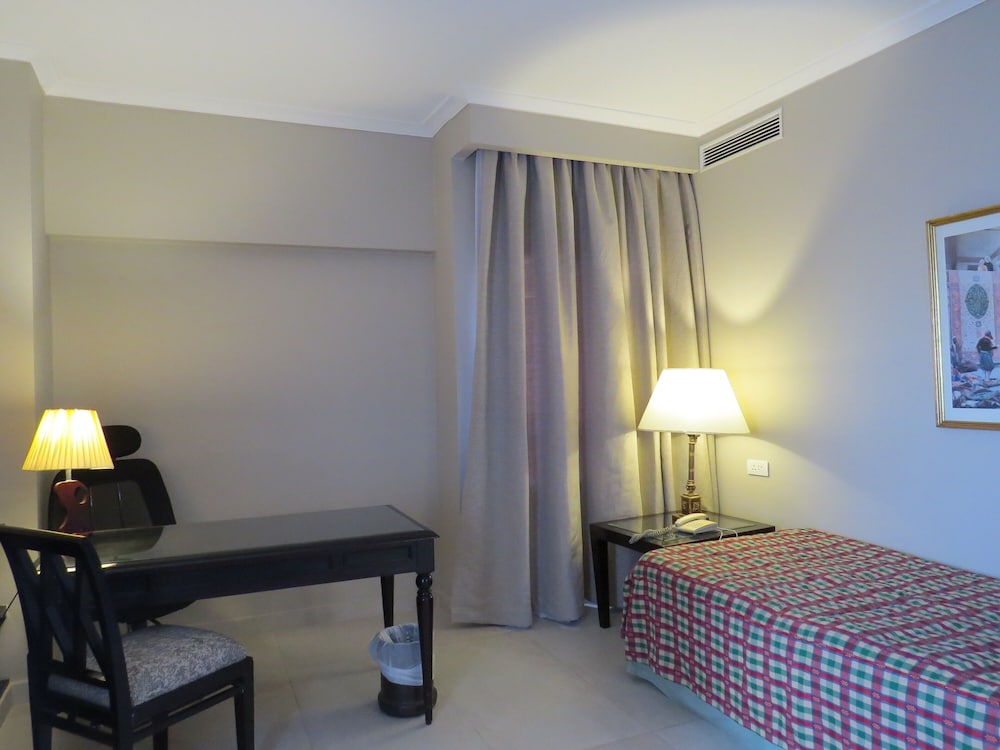 Deluxe Royal Nile Suite - Photo 8