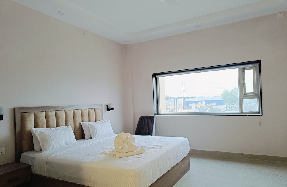 Deluxe Double Room, Garden View