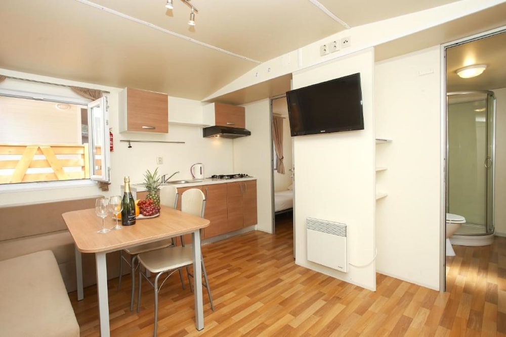 Superior Mobile Home, 2 Bedrooms