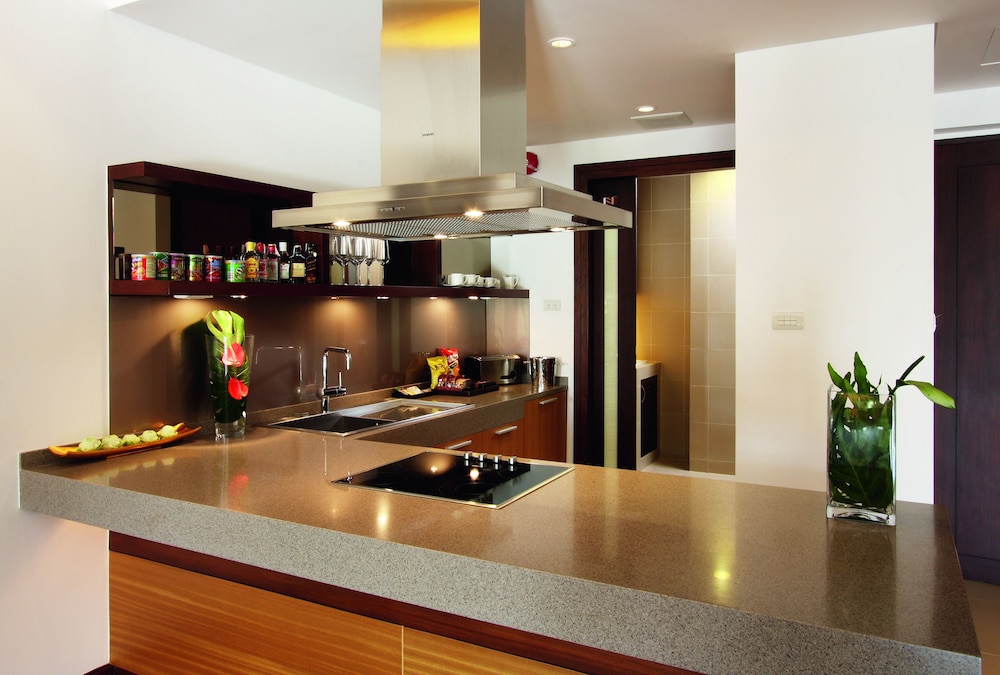 Room, 3 Bedrooms (Residence) - Photo 8
