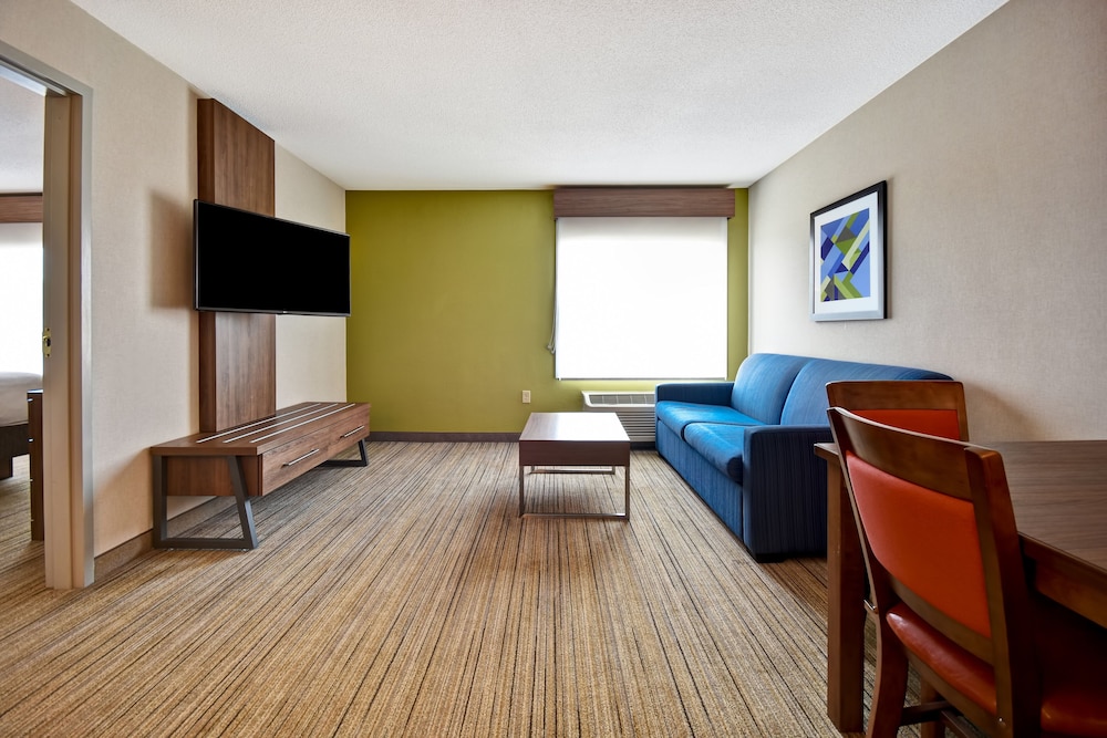 Suite, 1 Bedroom - Photo 1