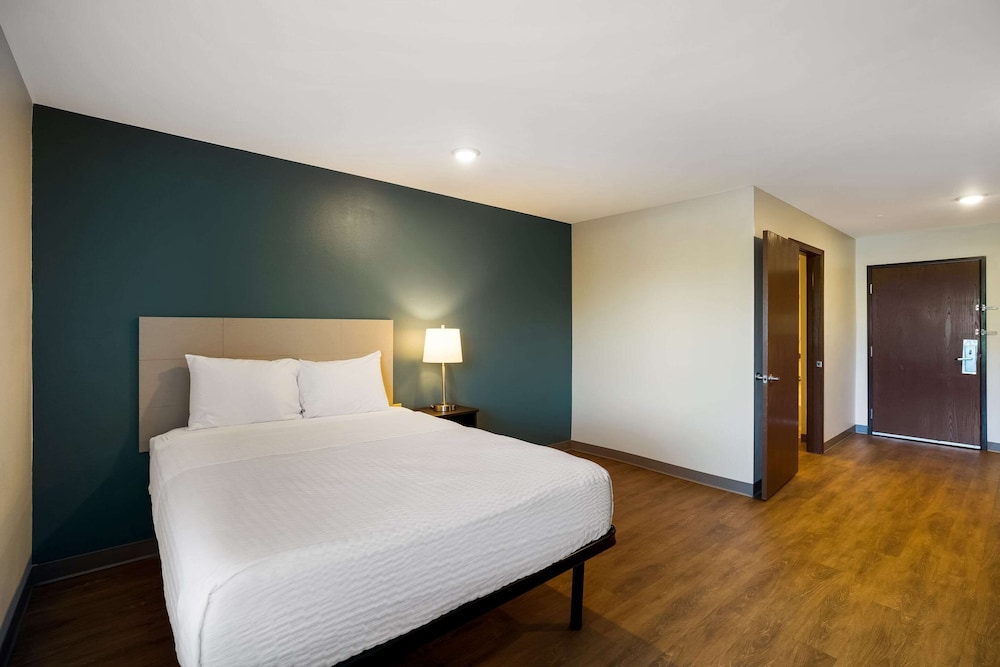 Standard Room, 1 Double Bed, Accessible, Non Smoking (Bathtub) photo 1
