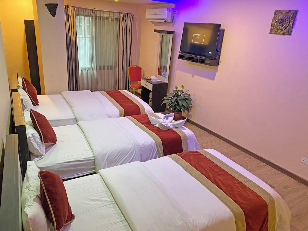 Deluxe Triple Room, City View